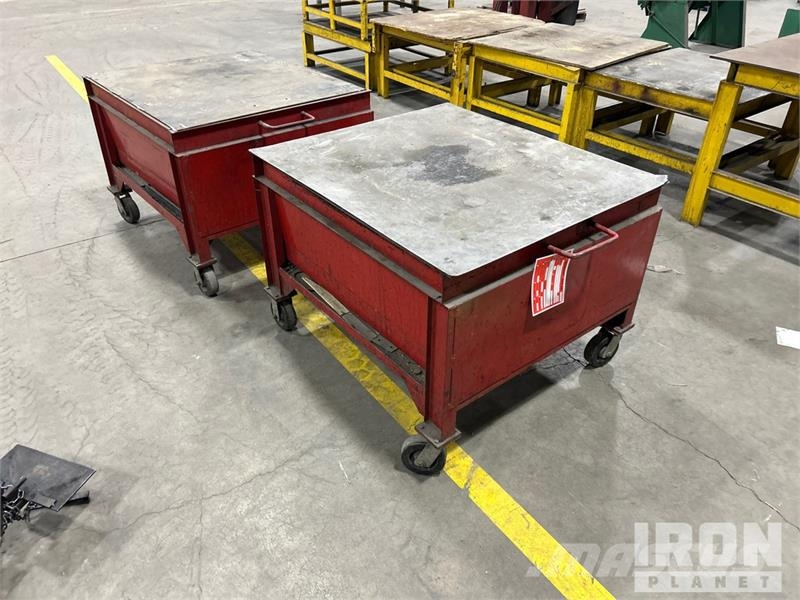  Quantity of (2) Steel Shop Tables Kiti naudoti statybos komponentai