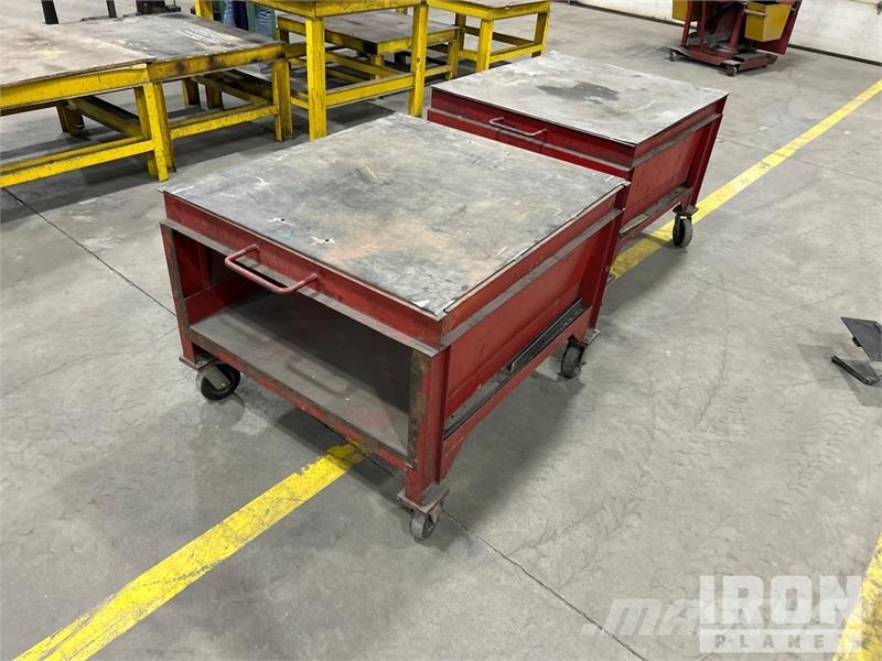 Quantity of (2) Steel Shop Tables Kiti naudoti statybos komponentai