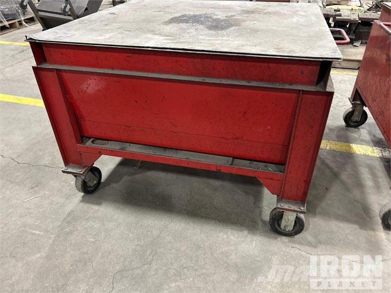  Quantity of (2) Steel Shop Tables Kiti naudoti statybos komponentai