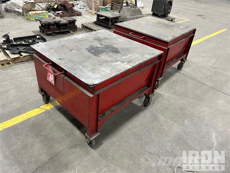  Quantity of (2) Steel Shop Tables Kiti naudoti statybos komponentai