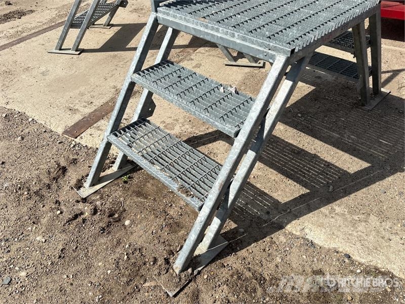 Quantity of (2) Steel Stairs Ďalšie komponenty