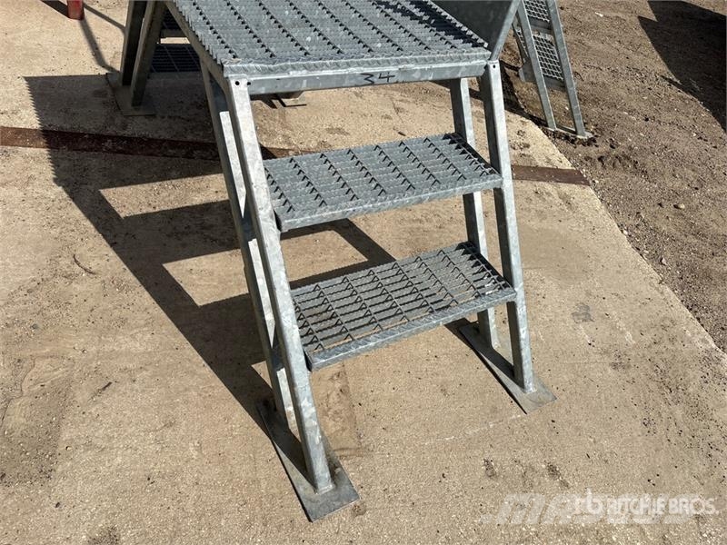 Quantity of (2) Steel Stairs Ďalšie komponenty