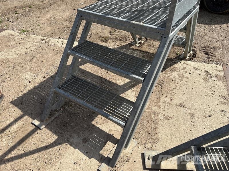 Quantity of (2) Steel Stairs Ďalšie komponenty