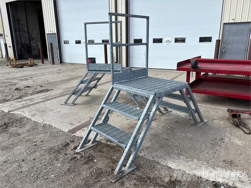 Quantity of (2) Steel Stairs Ďalšie komponenty