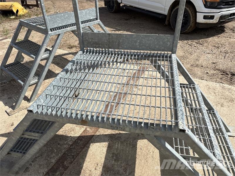 Quantity of (2) Steel Stairs Ďalšie komponenty