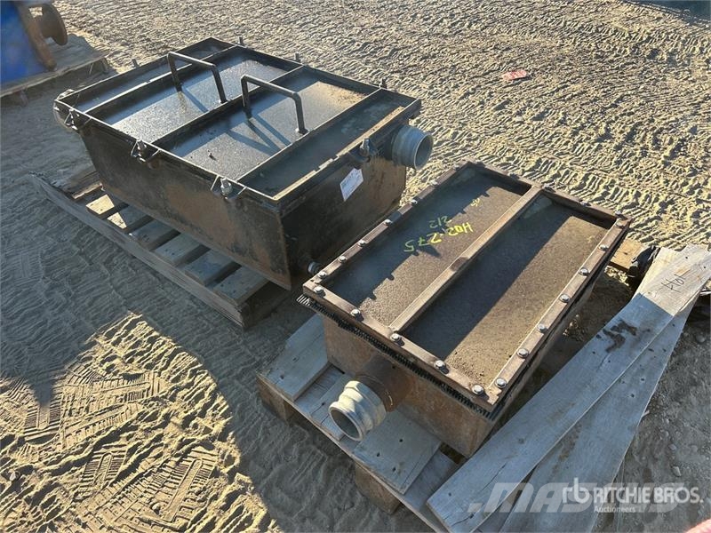  Quantity of (2) Steel Tank Kraftstoff- und Zusatzstoffbehälter