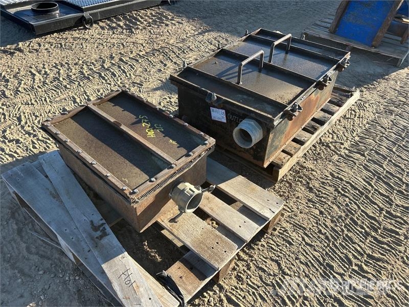  Quantity of (2) Steel Tank Kraftstoff- und Zusatzstoffbehälter