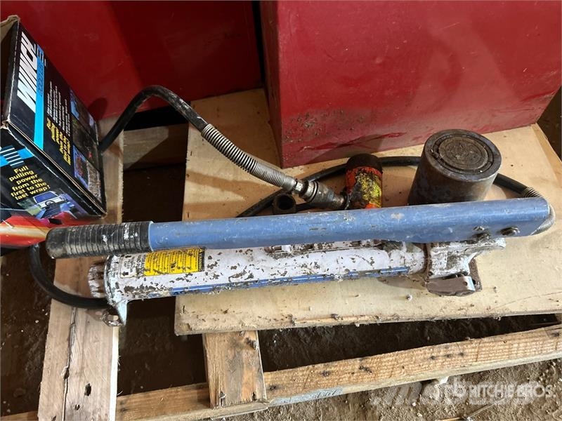  Quantity of (2) Steel Tool Box Строителство - Други