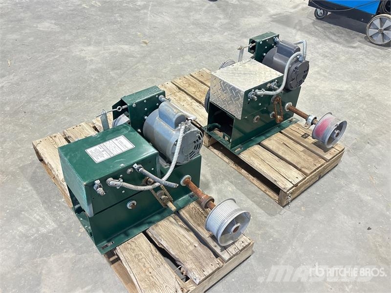  Quantity of (2) Steelcraft MJ Overhead Door Opener Andre komponenter