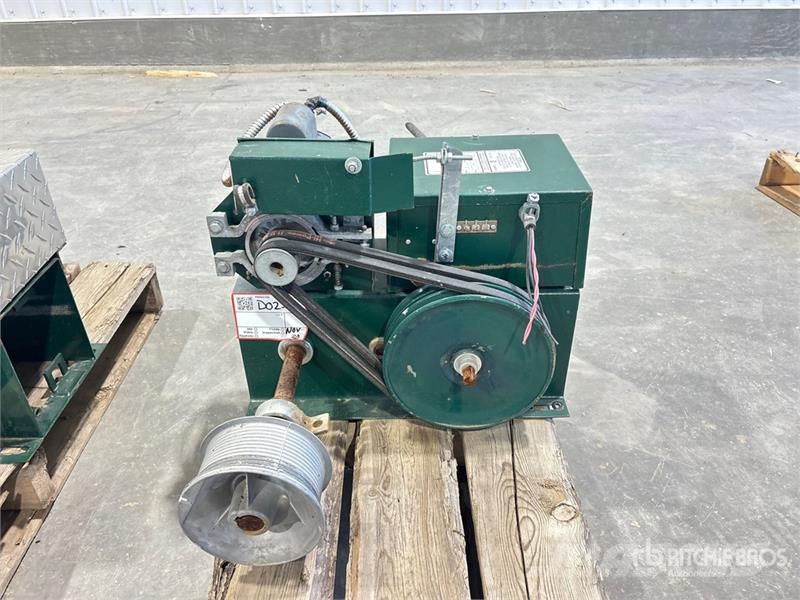  Quantity of (2) Steelcraft MJ Overhead Door Opener Andre komponenter