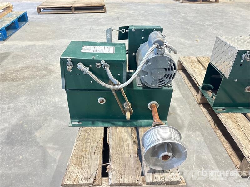  Quantity of (2) Steelcraft MJ Overhead Door Opener Andre komponenter