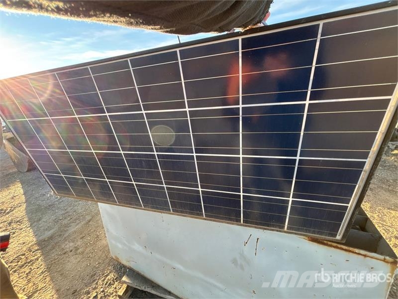 Quantity of (2) Storage Cabinets w/(2) Solar Panel Andre komponenter