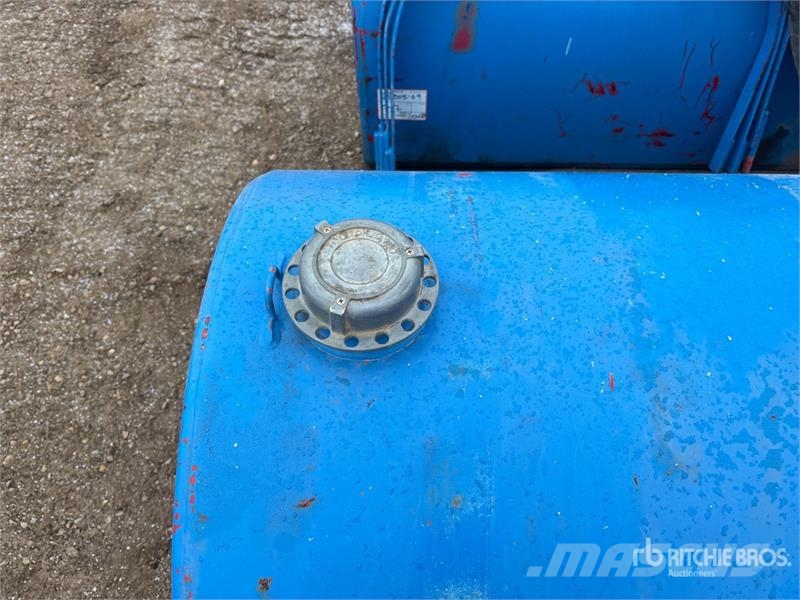  Quantity of (2) Tidy Tanks Steel Fuel Tank Kraftstoff- und Zusatzstoffbehälter