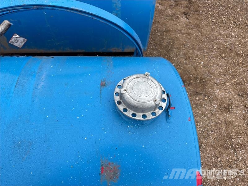  Quantity of (2) Tidy Tanks Steel Fuel Tank Kraftstoff- und Zusatzstoffbehälter
