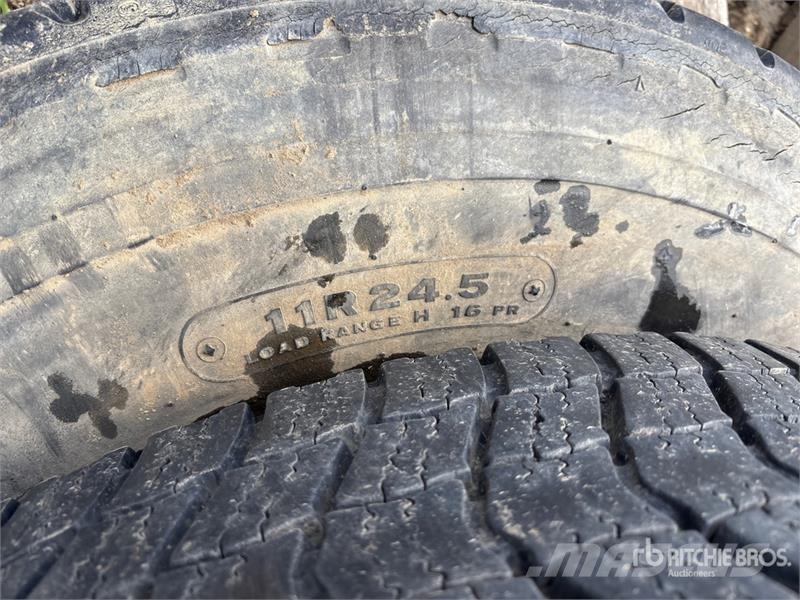Quantity of (2) Tires Gume, točkovi i felne