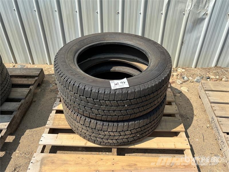 Quantity of (2) Tires Opony, koła i felgi