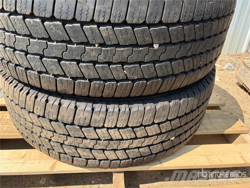 Quantity of (2) Tires Opony, koła i felgi