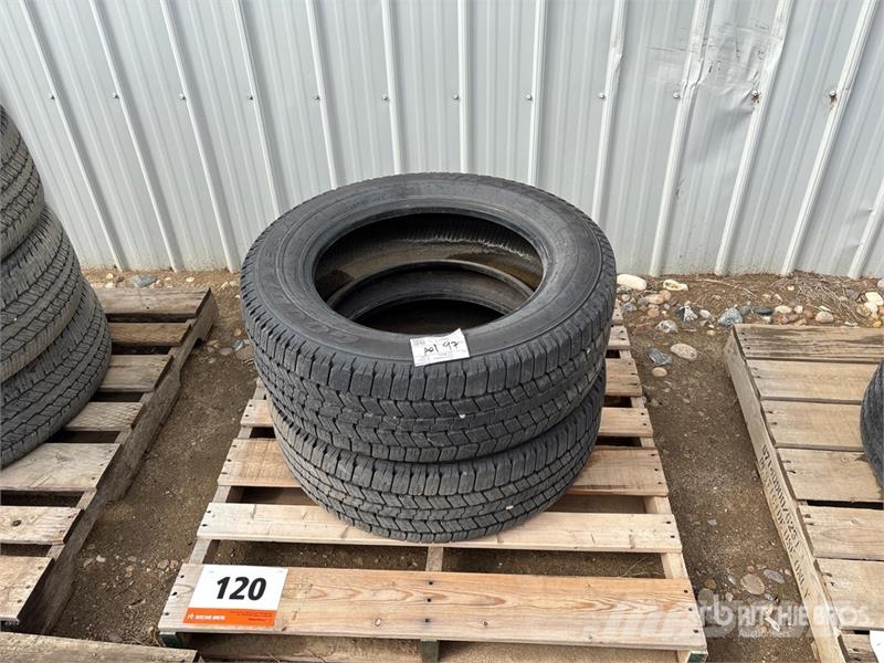  Quantity of (2) Tires Gume, točkovi i felne
