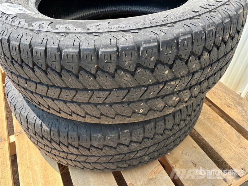Quantity of (2) Tires Opony, koła i felgi