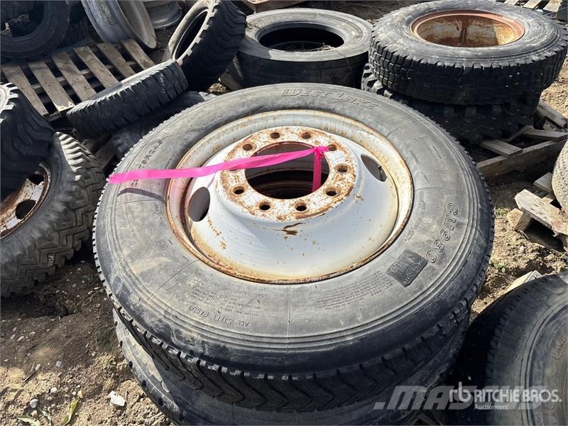 Quantity of (2) Tires Gume, točkovi i felne