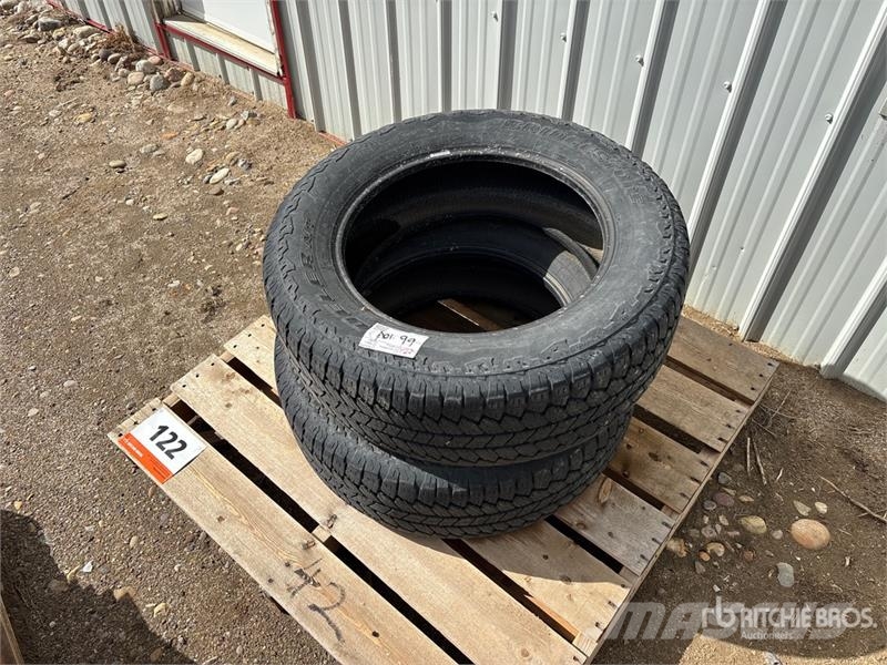 Quantity of (2) Tires Gume, točkovi i felne