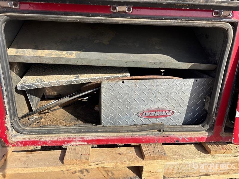 Quantity of (2) Tool Box Bouw - Overige
