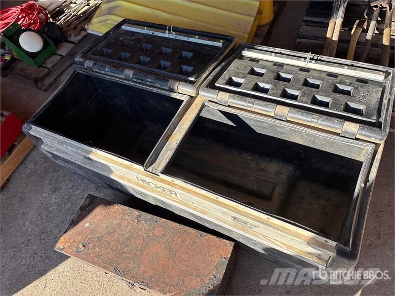  Quantity of (2) Tool Box Utilaje construcții - Altele