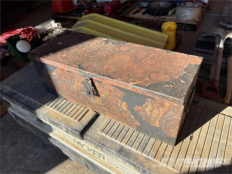  Quantity of (2) Tool Box Utilaje construcții - Altele