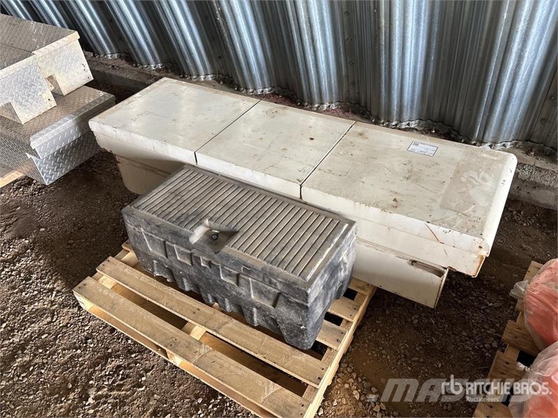 Quantity of (2) Tool Box Andre komponenter