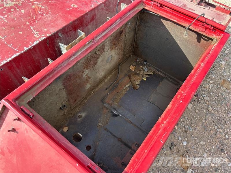 Quantity of (2) Tool Box Bouw - Overige
