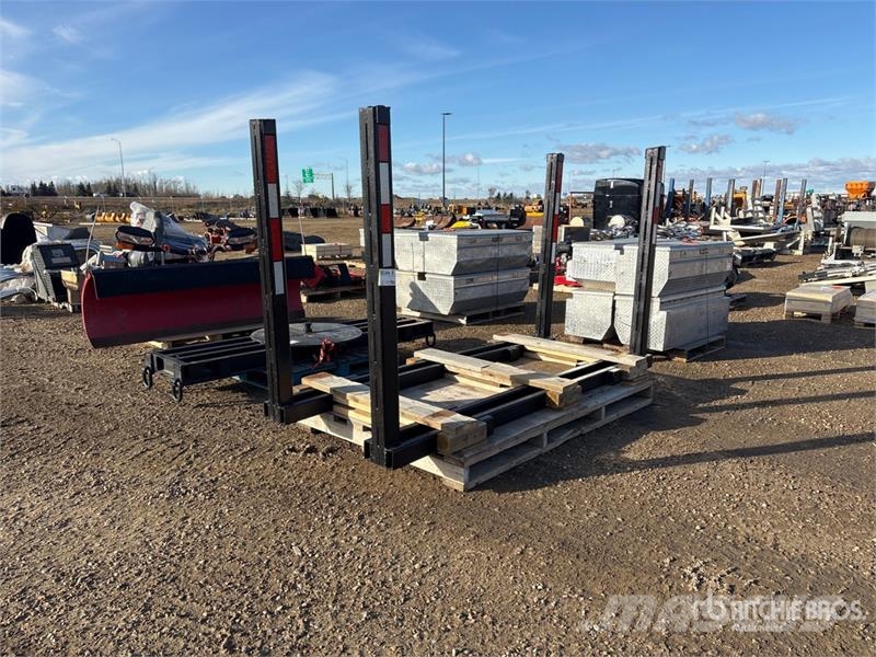 Quantity of (2) Trailer Pipe Bunks Ostale kargo komponente