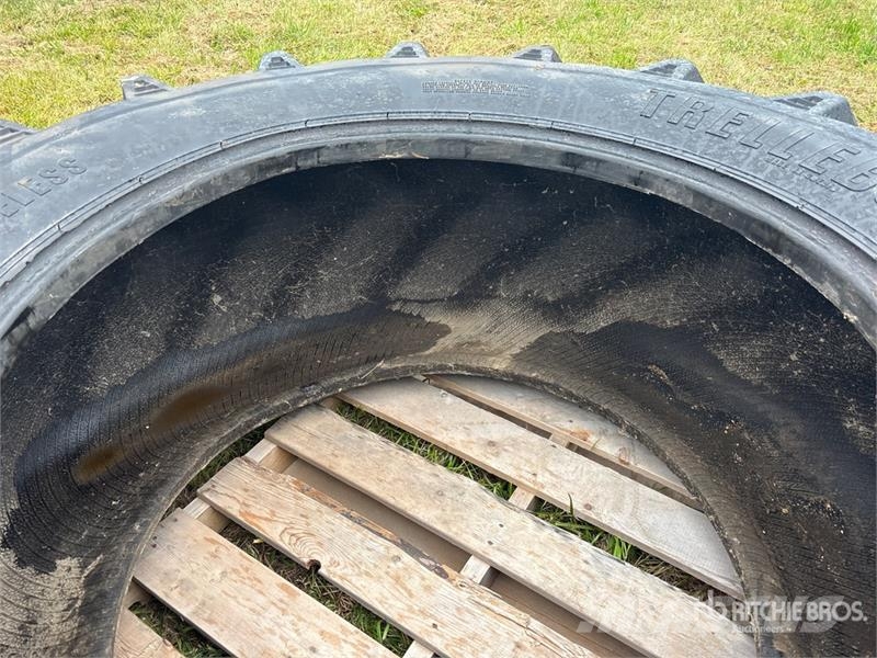 Quantity of (2) Trellborg 700/65R38 Tires Gume, točkovi i felne
