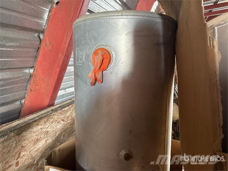 Quantity of (2) TRP Fuel Tanks Коммерческий транспорт - Другие