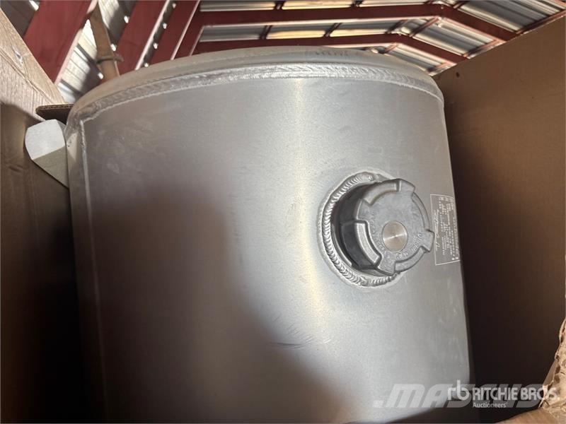 Quantity of (2) TRP Fuel Tanks Коммерческий транспорт - Другие
