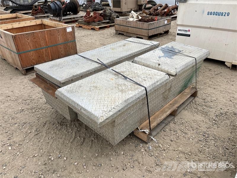  Quantity of (2) Truck Tool Box Ostalo za građevinarstvo