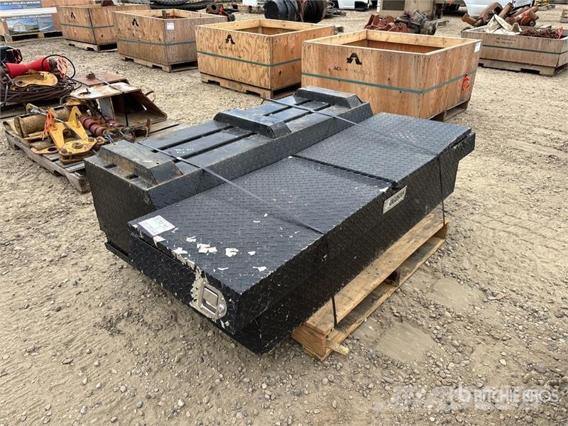 Quantity of (2) Truck Tool Box Ostalo za građevinarstvo