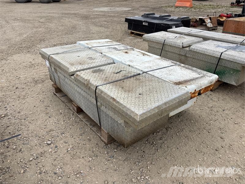 Quantity of (2) Truck Tool Box Ostalo za građevinarstvo