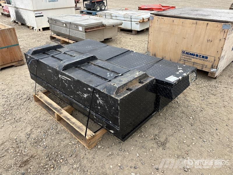 Quantity of (2) Truck Tool Box Ostalo za građevinarstvo