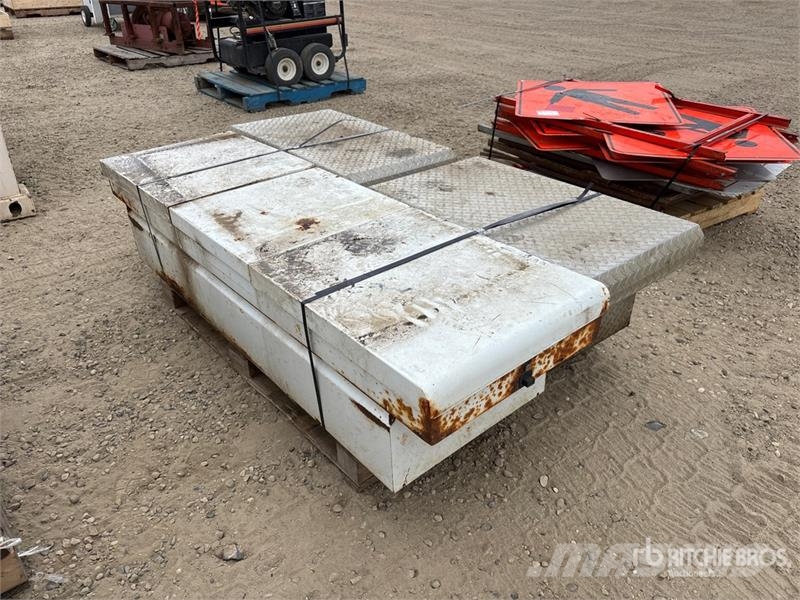 Quantity of (2) Truck Tool Box Ostalo za građevinarstvo
