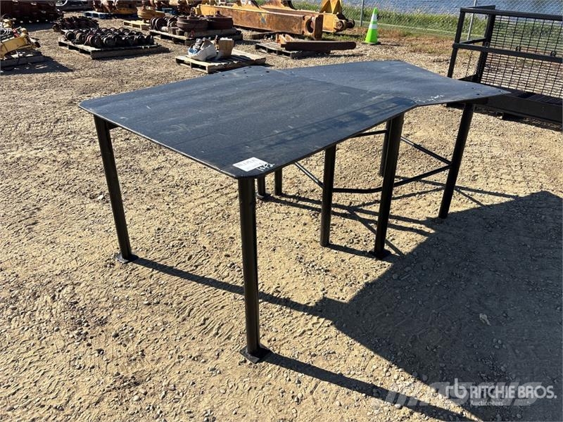 Quantity of (2) Welding Table Workbench Andre komponenter