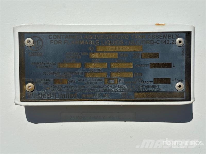 Quantity of (2) Westeel 9150 9150 L Skid Mounted Kraftstoff- und Zusatzstoffbehälter