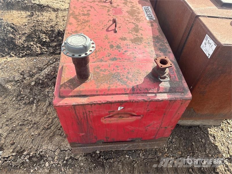 Quantity of (2) Westeel Steel Fuel Tank Kraftstoff- und Zusatzstoffbehälter