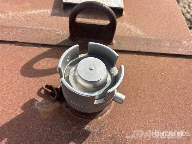 Quantity of (2) Westeel Steel Fuel Tank Kraftstoff- und Zusatzstoffbehälter