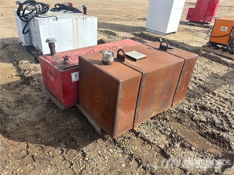 Quantity of (2) Westeel Steel Fuel Tank Kraftstoff- und Zusatzstoffbehälter