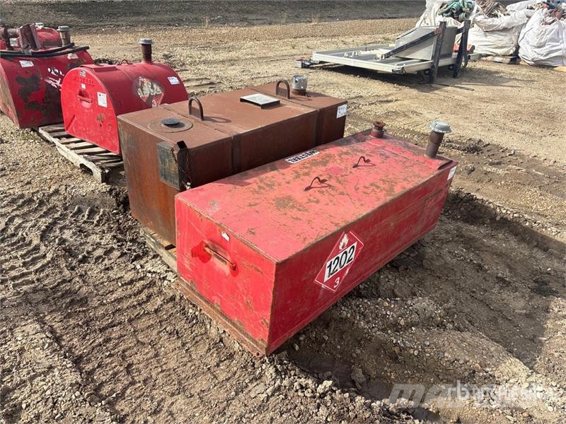 Quantity of (2) Westeel Steel Fuel Tank Kraftstoff- und Zusatzstoffbehälter