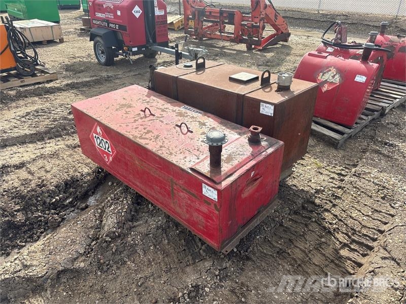 Quantity of (2) Westeel Steel Fuel Tank Kraftstoff- und Zusatzstoffbehälter