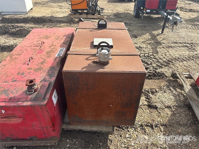 Quantity of (2) Westeel Steel Fuel Tank Kraftstoff- und Zusatzstoffbehälter