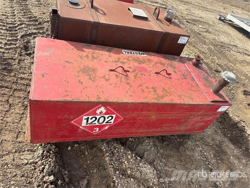 Quantity of (2) Westeel Steel Fuel Tank Kraftstoff- und Zusatzstoffbehälter