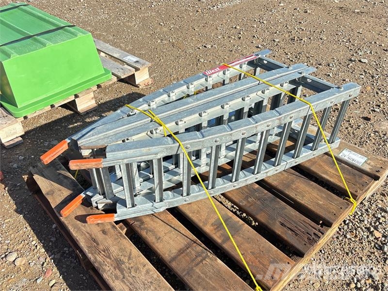 Quantity of (2) Western Steel And Tube Folding Ra 其他組件