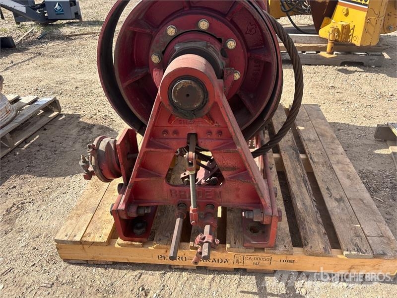  Quantity of (2) Winch Pacēlāji, vinčas un materiālu lifti